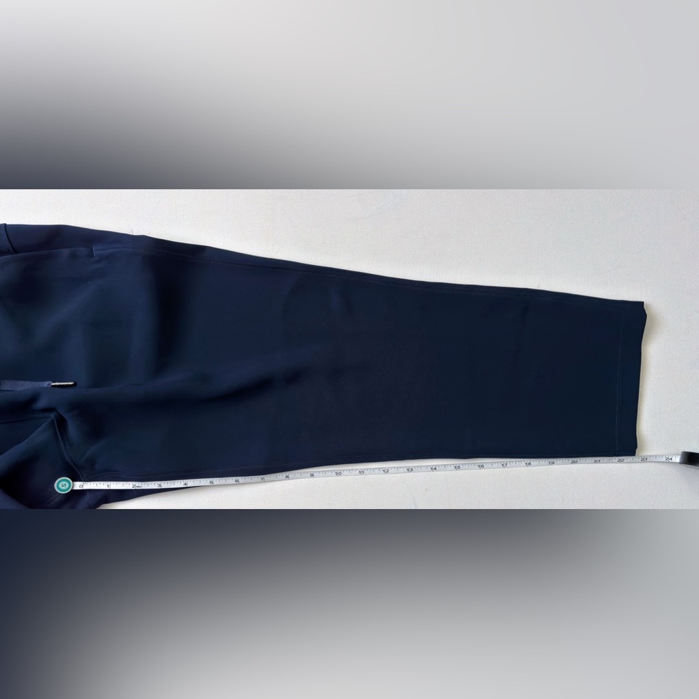 Lululemon On The Fly Crop 23" True Navy Sz 4 drawstring pocket travel W6AV6S - Picture 6 of 7